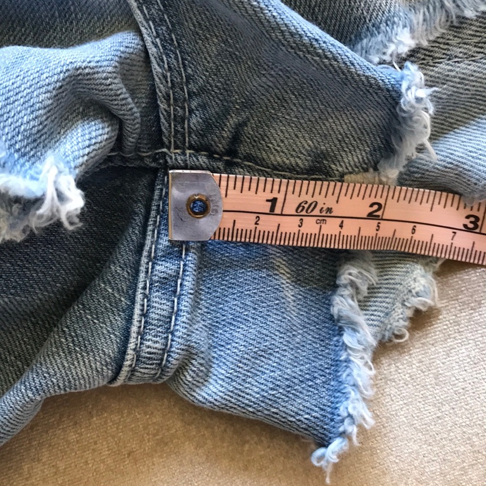 True Religion Cut off jean shorts - Picture 7 of 8